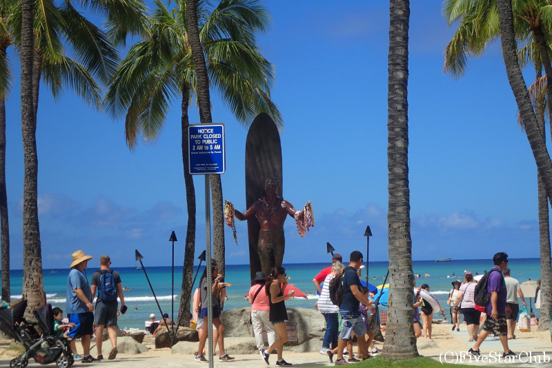 ハワイと言えば、海と青空とカメハメハ大王像