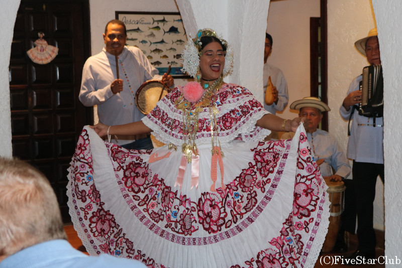 パナマ伝統の舞踏ショー