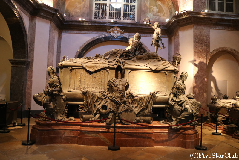 ハプスブルグ家の墓所　カプツィーナ教会　フランツ１世とマリアテレジアの墓