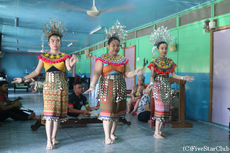 イバン族の伝統ダンス