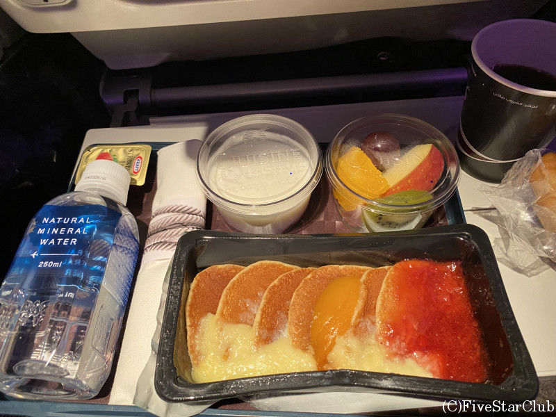 カタール航空機内　機内食　パンケーキ